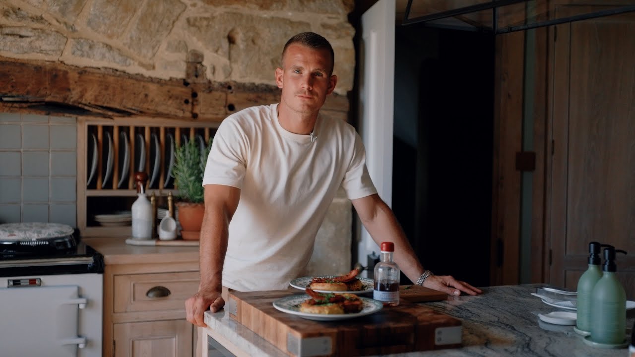 A Brunch Favourite; Eggy Crumpets Recipe With Crispy Bacon & Maple Syrup | Charlie Irons